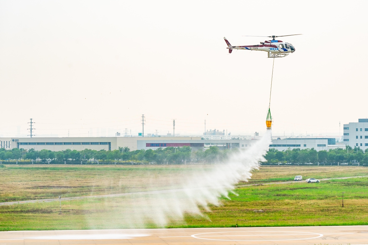 AC311A进行飞行预演。摄影：岳书华-1